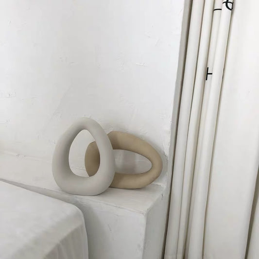 {{ product.title }} - {{ shop.name }}