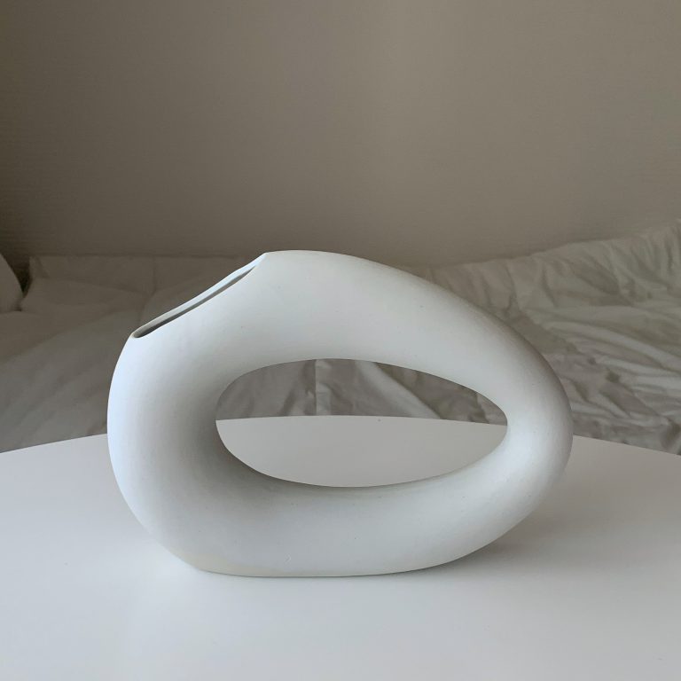 {{ product.title }} - {{ shop.name }}