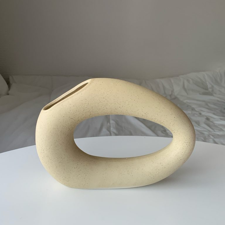 {{ product.title }} - {{ shop.name }}
