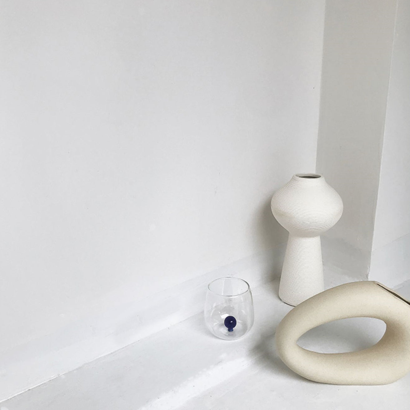 {{ product.title }} - {{ shop.name }}