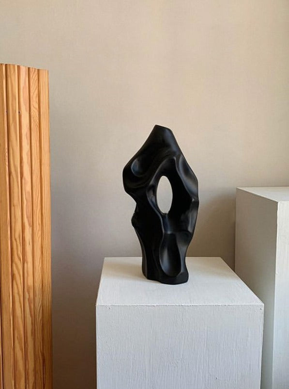 {{ product.title }} - {{ shop.name }}
