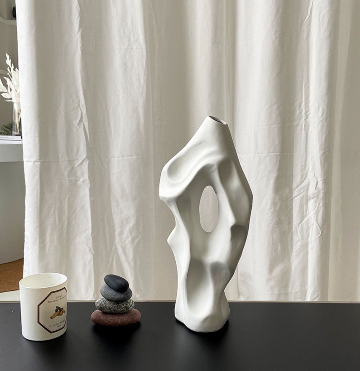 {{ product.title }} - {{ shop.name }}