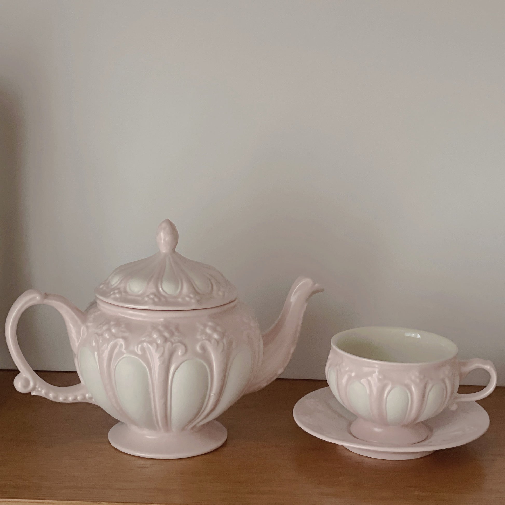 {{ product.title }} - {{ shop.name }}