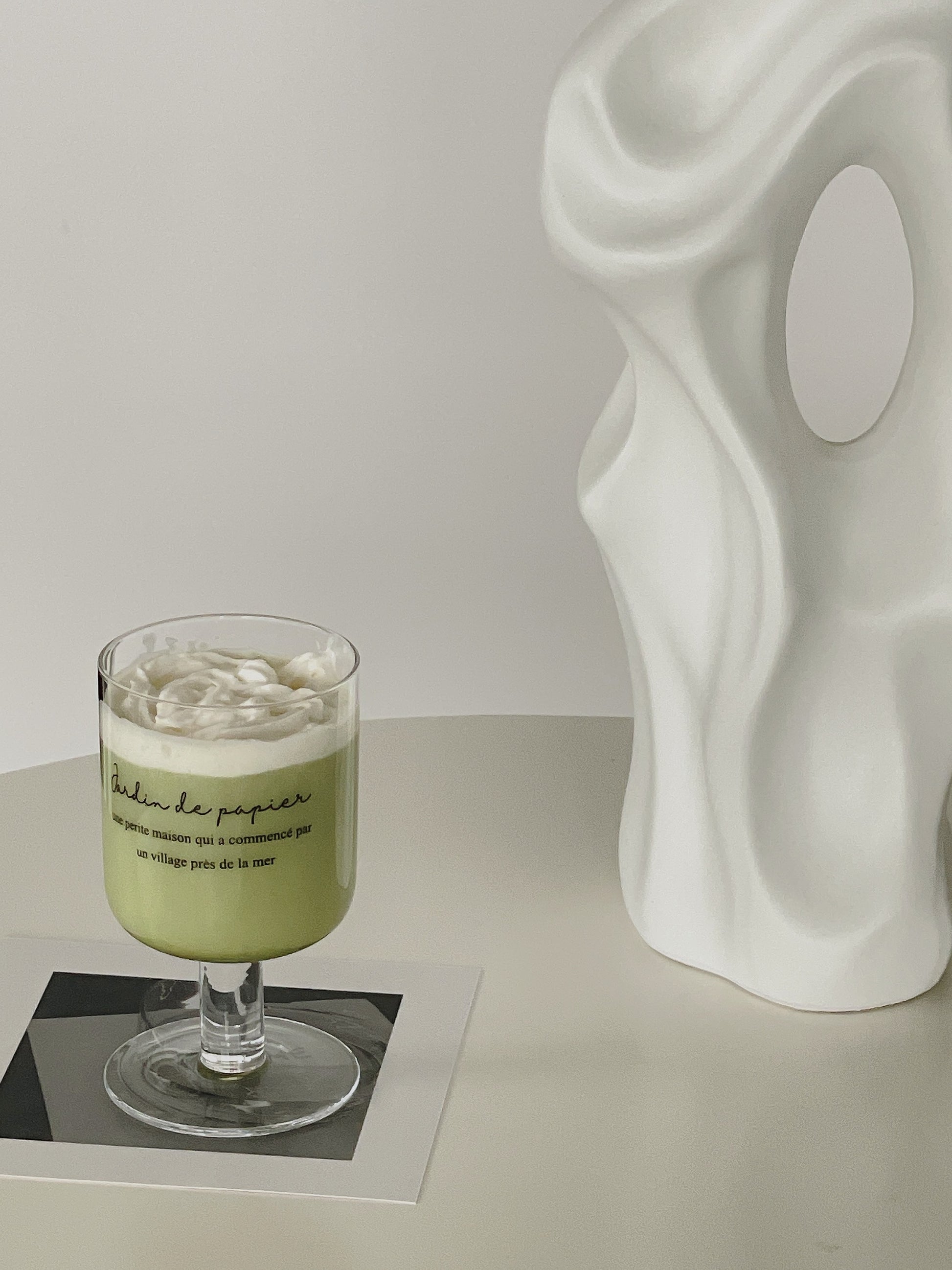 {{ product.title }} - {{ shop.name }}