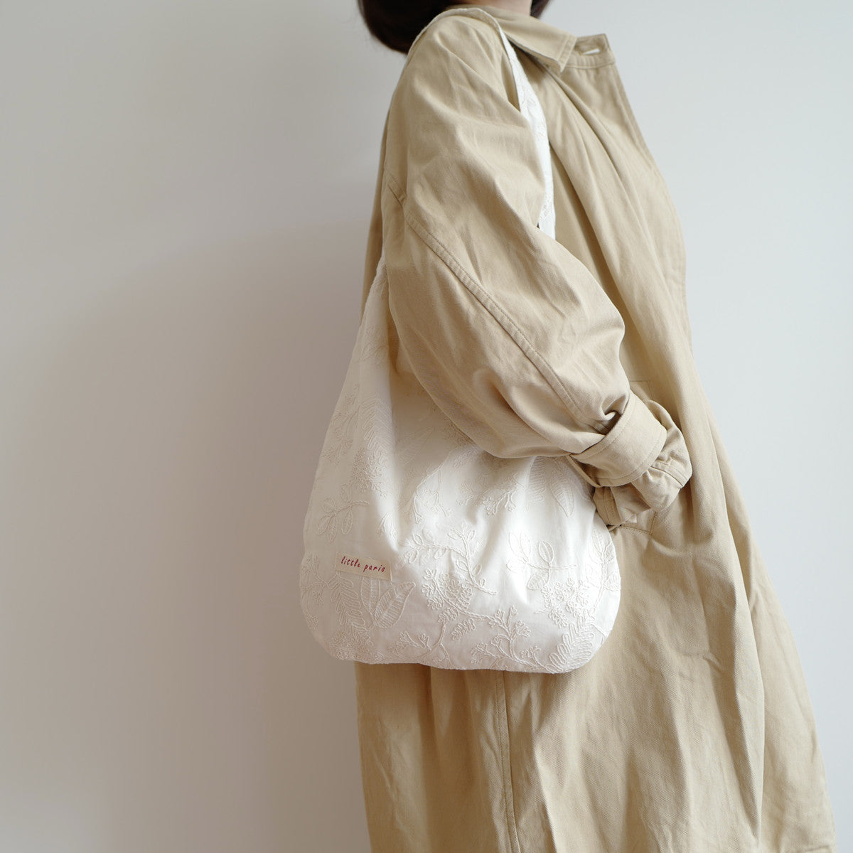 {{ product.title }} - {{ shop.name }}