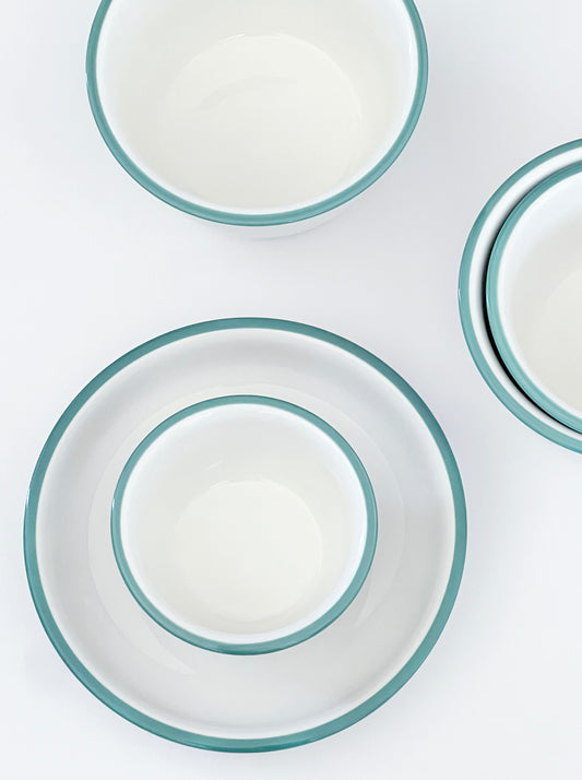 {{ product.title }} - {{ shop.name }}