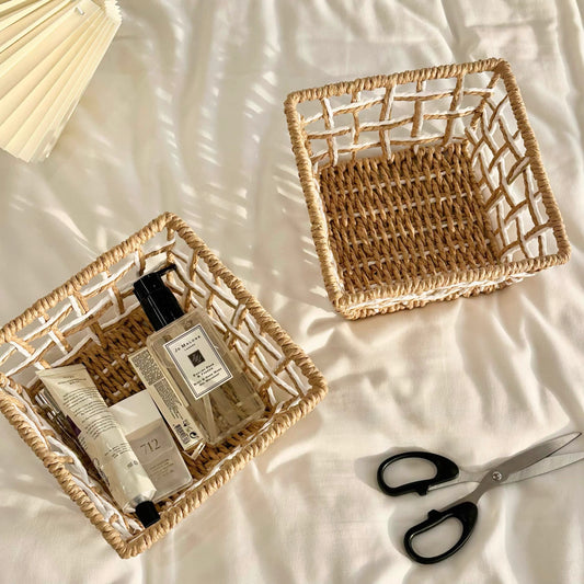 {{ product.title }} - {{ shop.name }}