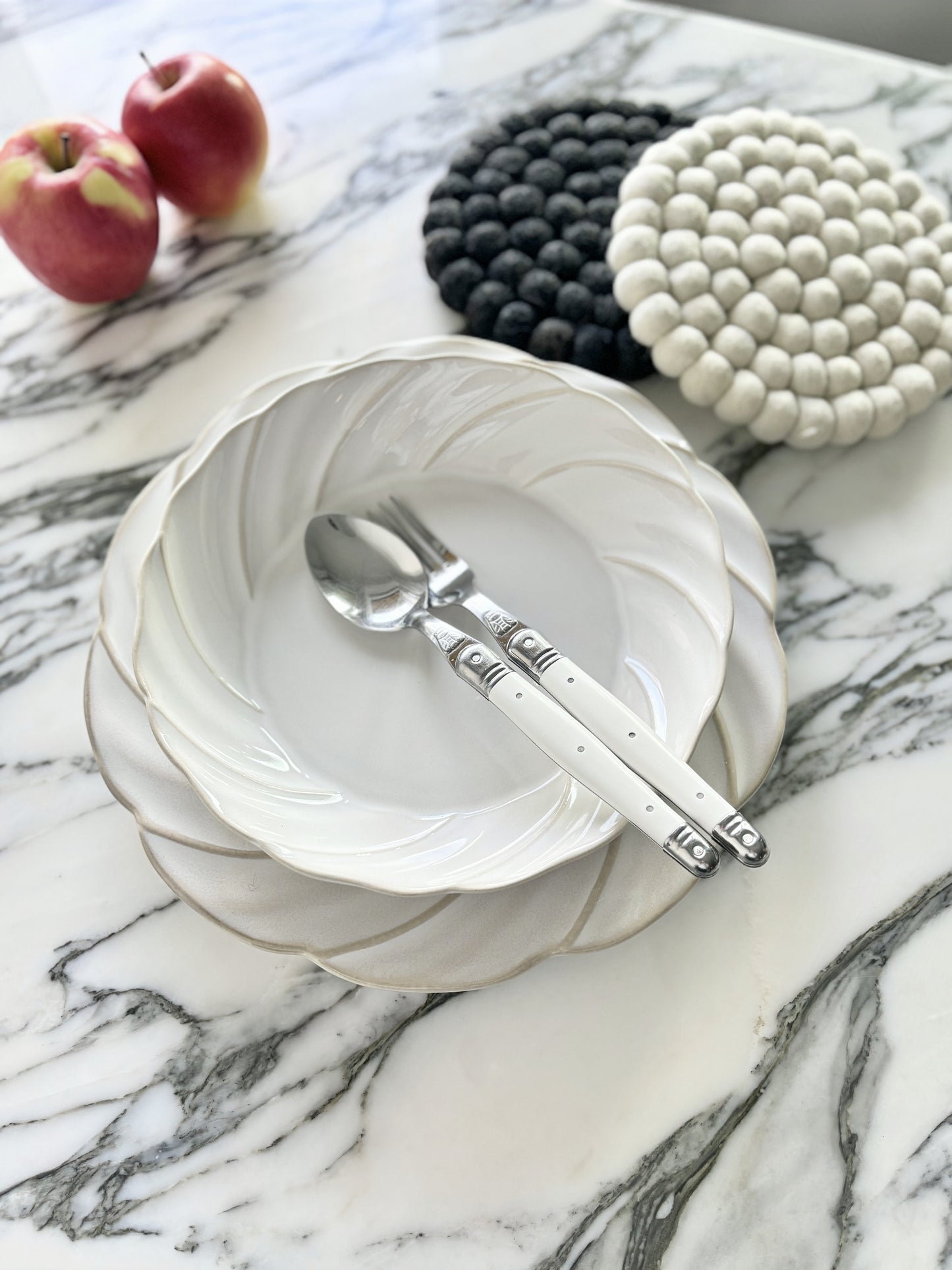 {{ product.title }} - {{ shop.name }}
