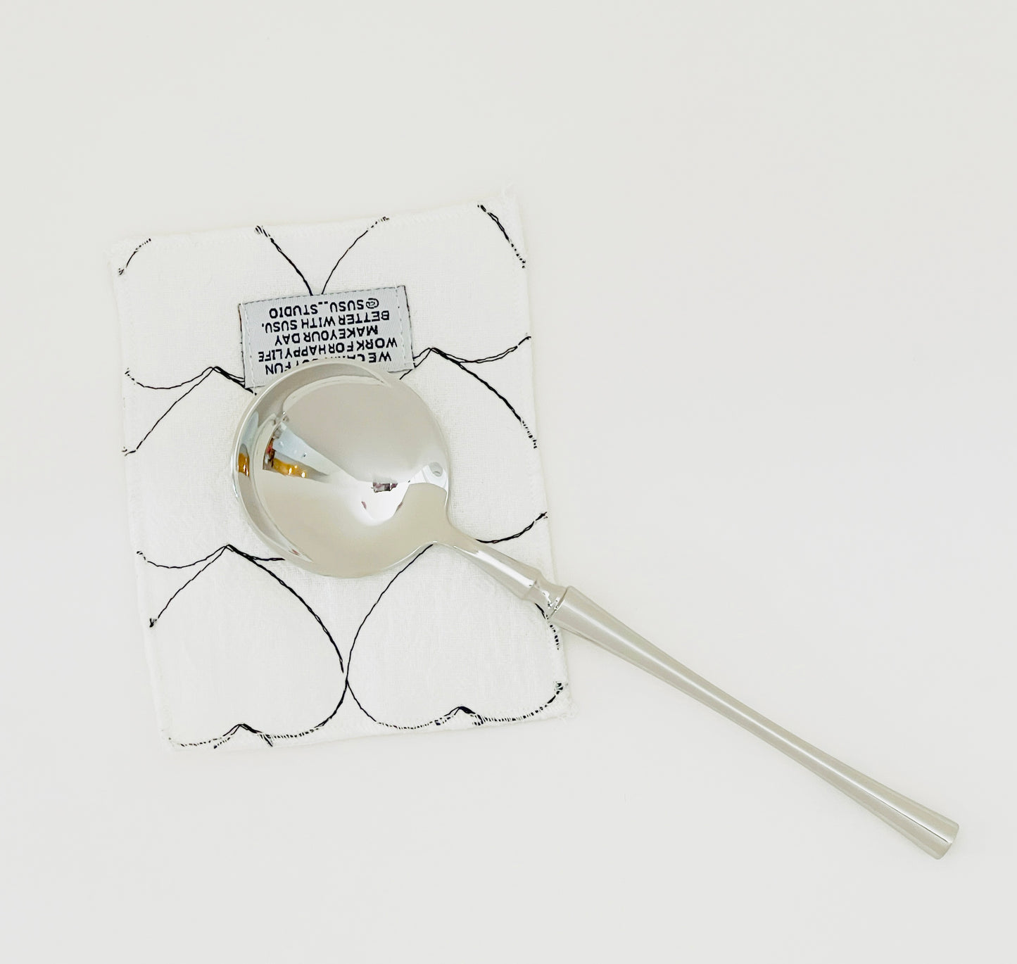 {{ product.title }} - {{ shop.name }}