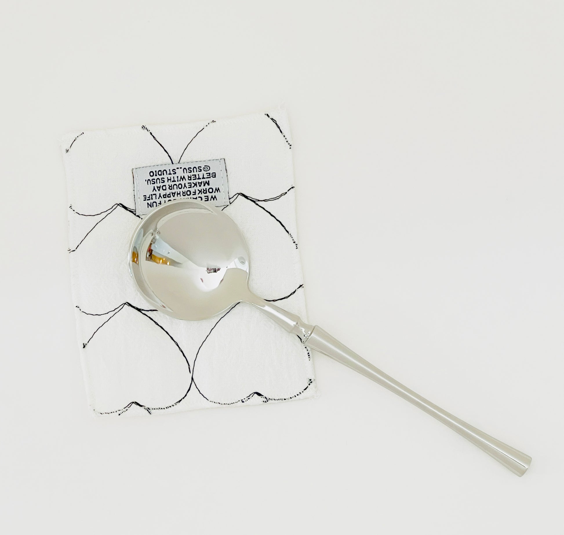 {{ product.title }} - {{ shop.name }}