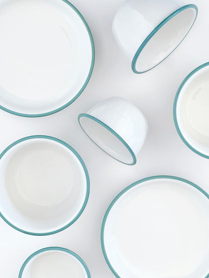 {{ product.title }} - {{ shop.name }}