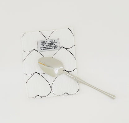 {{ product.title }} - {{ shop.name }}