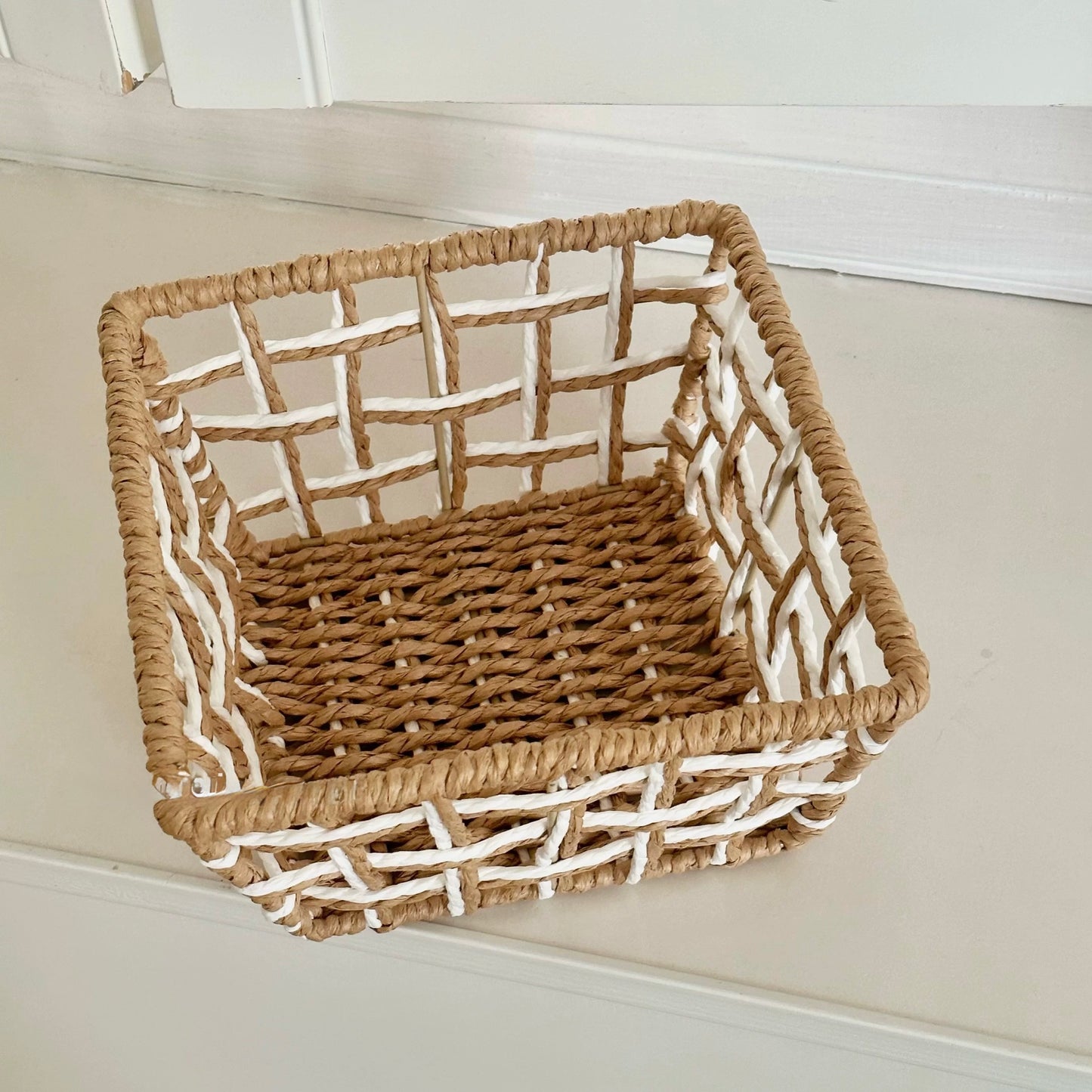 {{ product.title }} - {{ shop.name }}