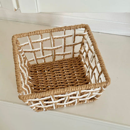 {{ product.title }} - {{ shop.name }}