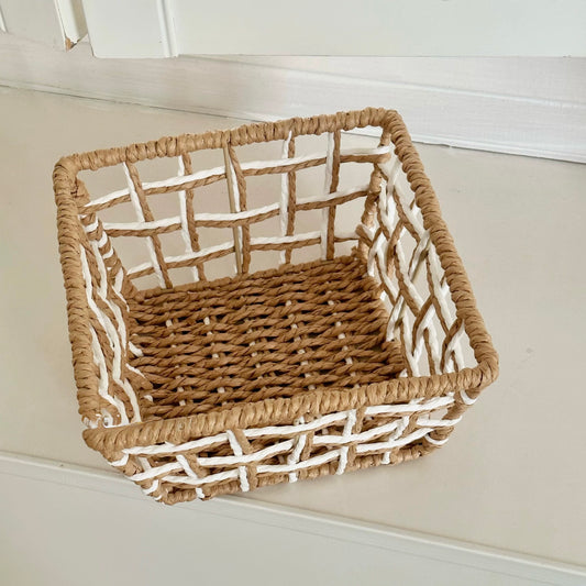 {{ product.title }} - {{ shop.name }}