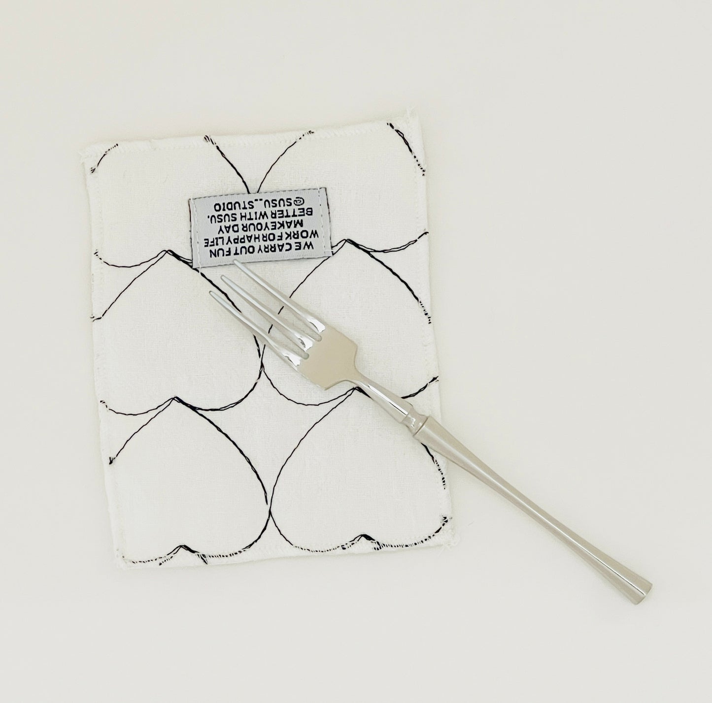 {{ product.title }} - {{ shop.name }}