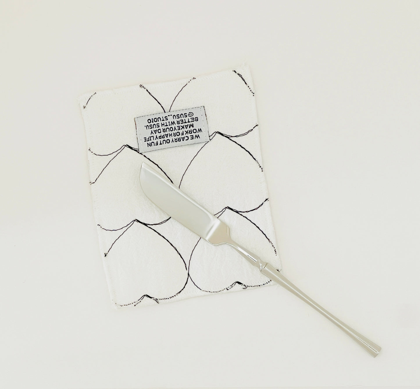 {{ product.title }} - {{ shop.name }}