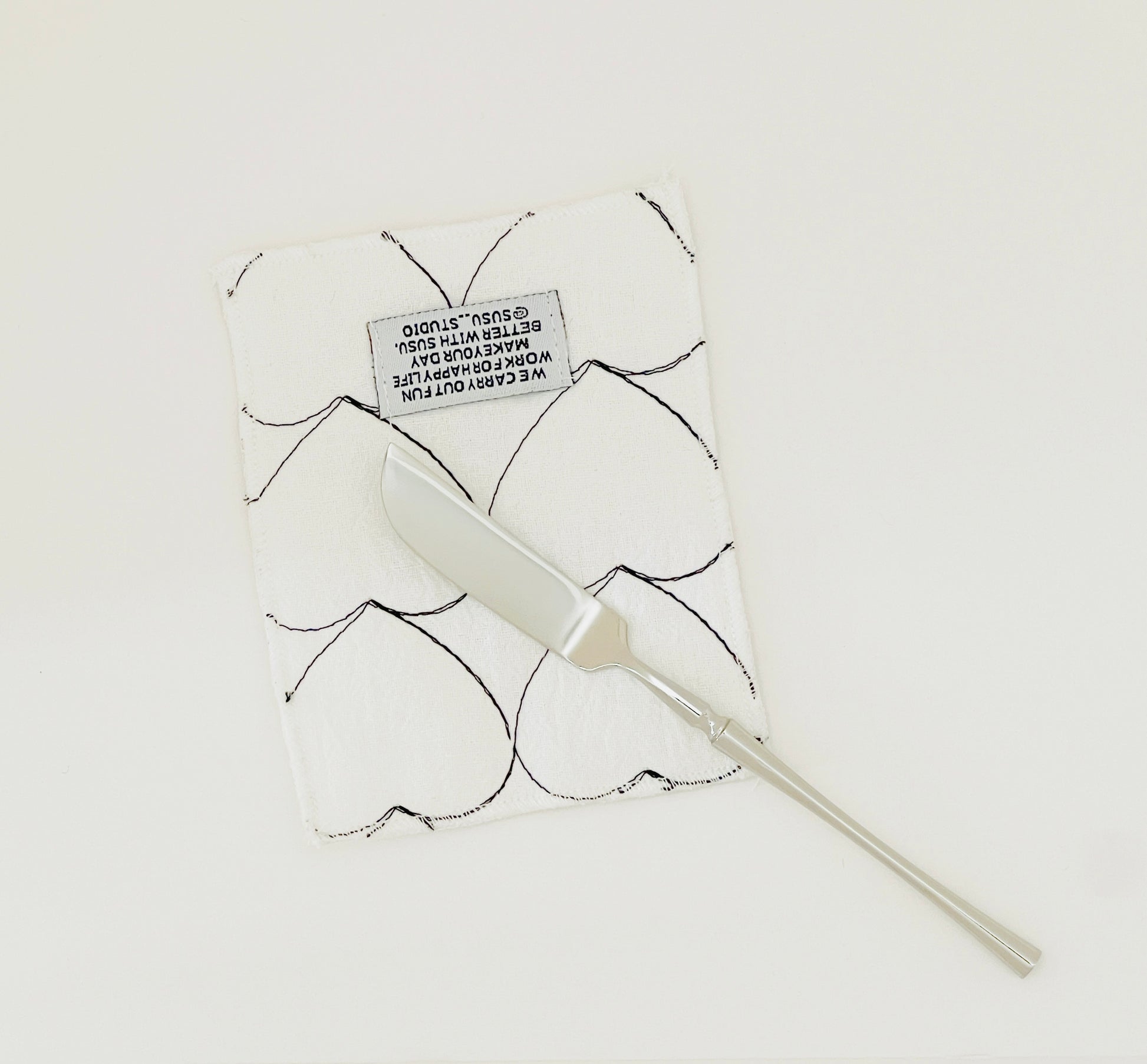 {{ product.title }} - {{ shop.name }}