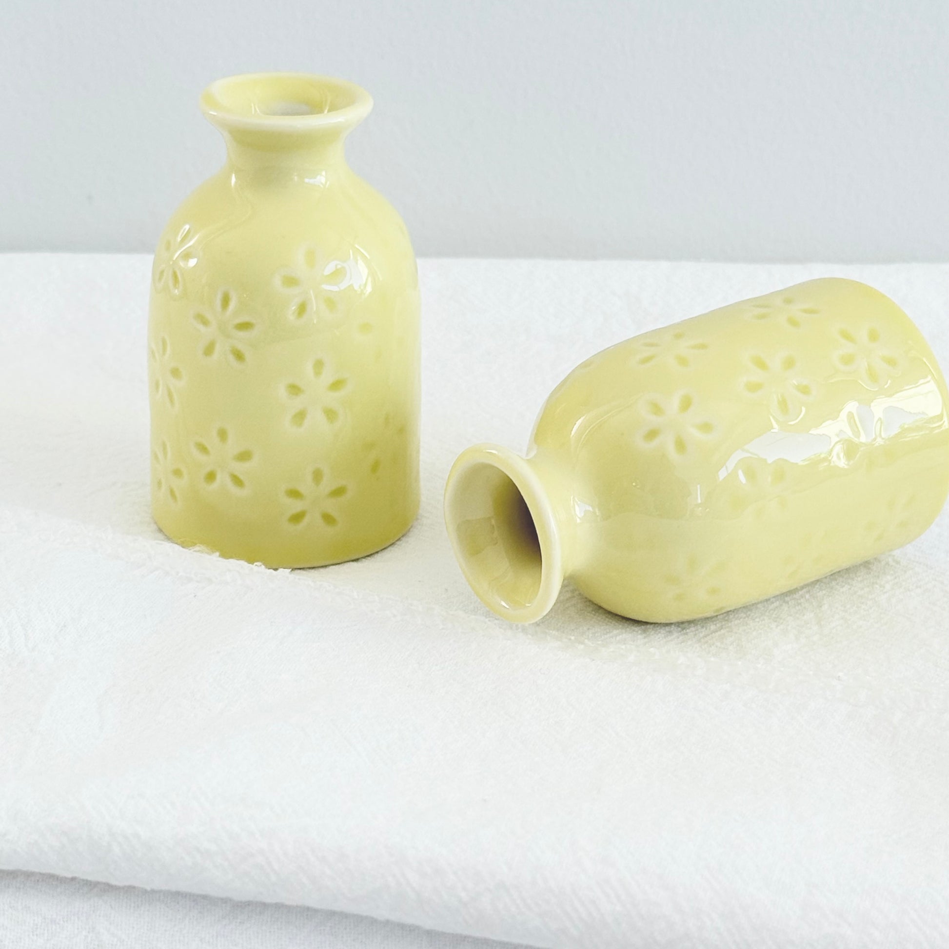{{ product.title }} - {{ shop.name }}