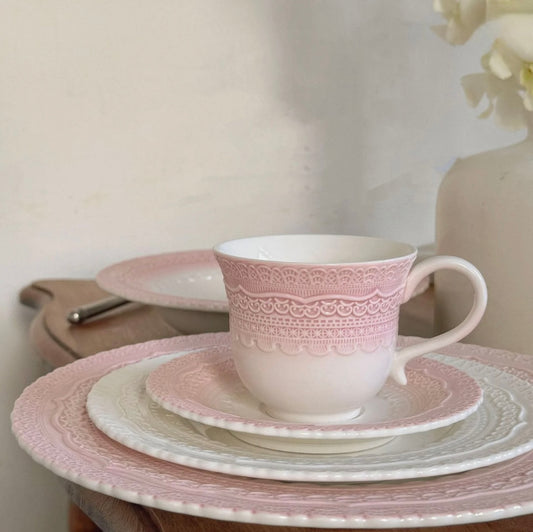 {{ product.title }} - {{ shop.name }}