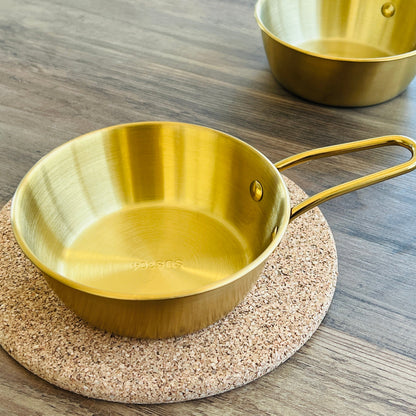 {{ product.title }} - {{ shop.name }}
