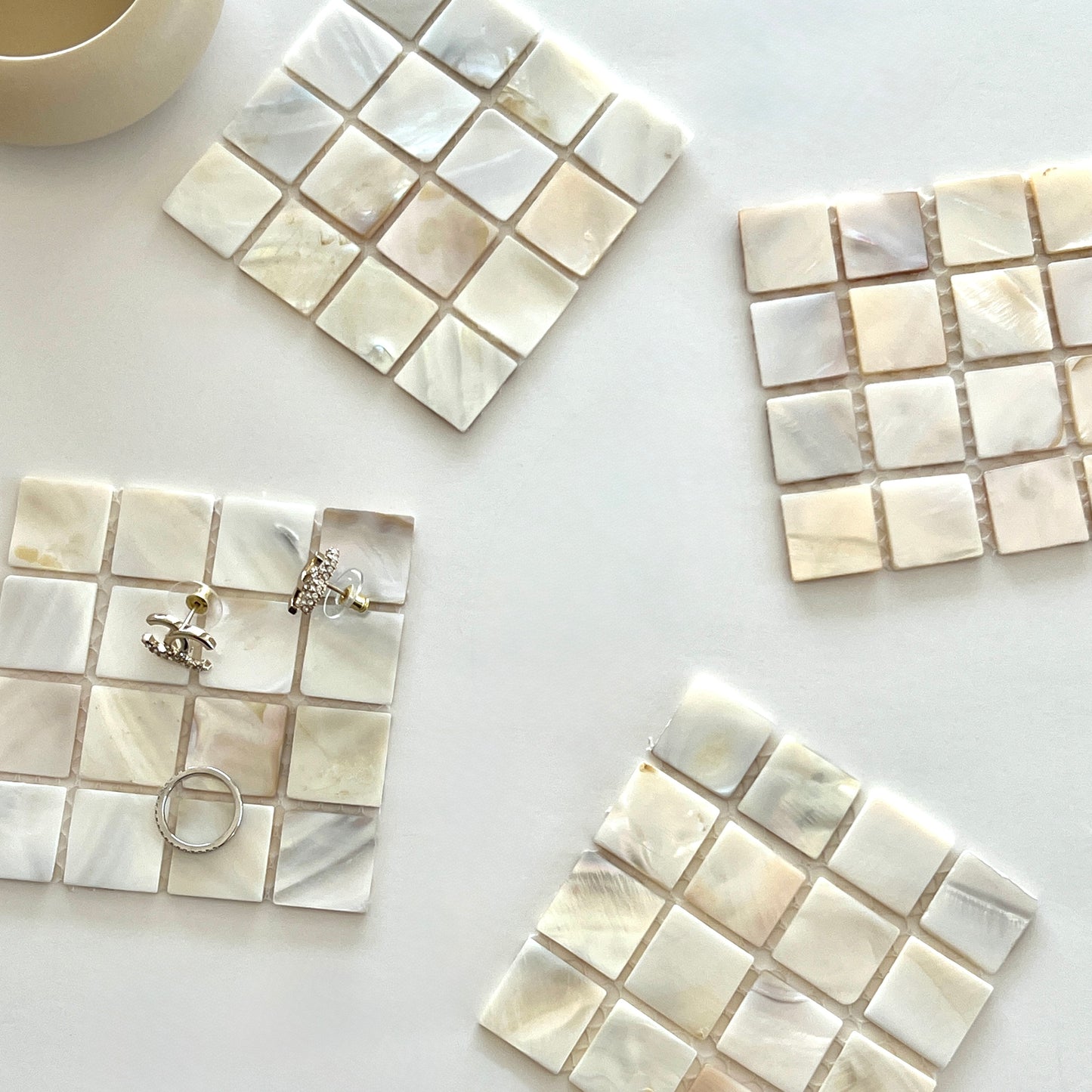 {{ product.title }} - {{ shop.name }}