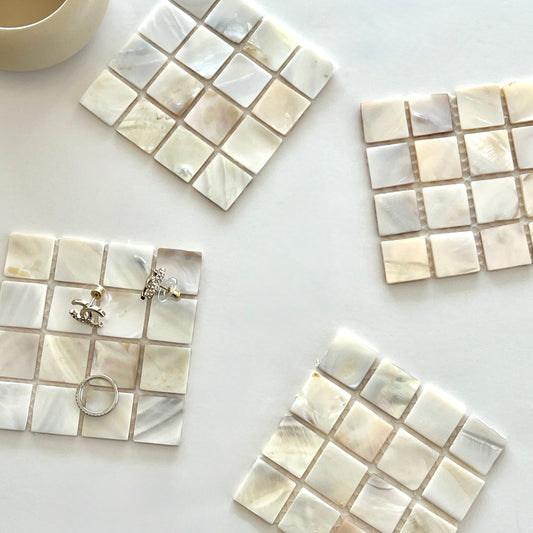 {{ product.title }} - {{ shop.name }}