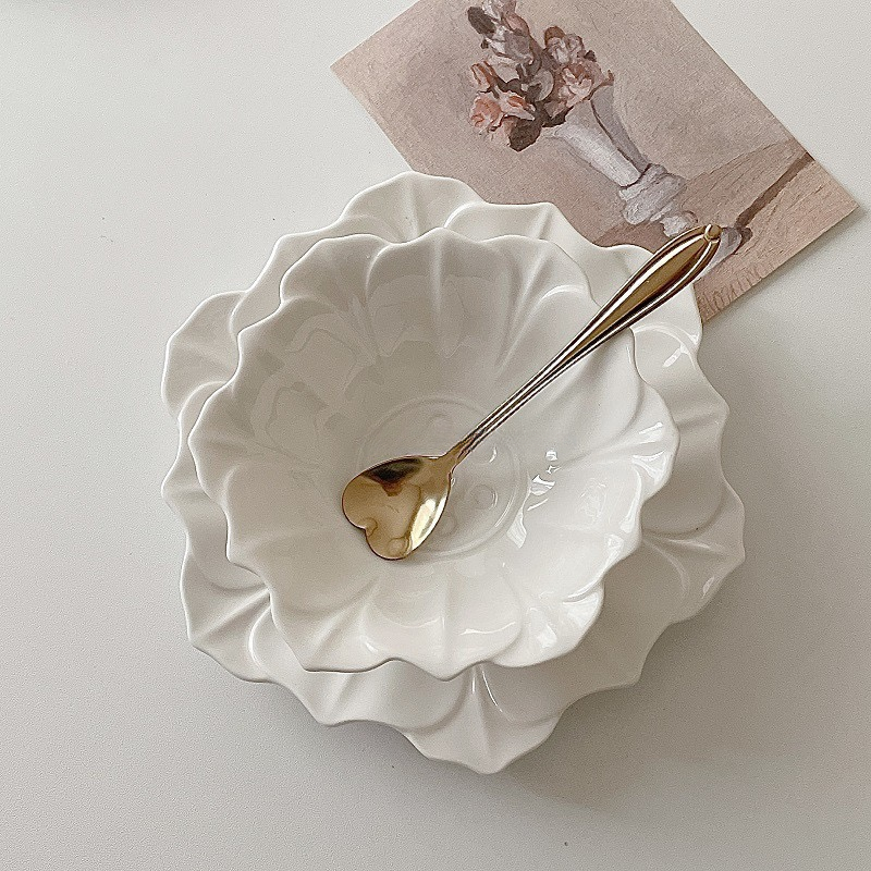 {{ product.title }} - {{ shop.name }}