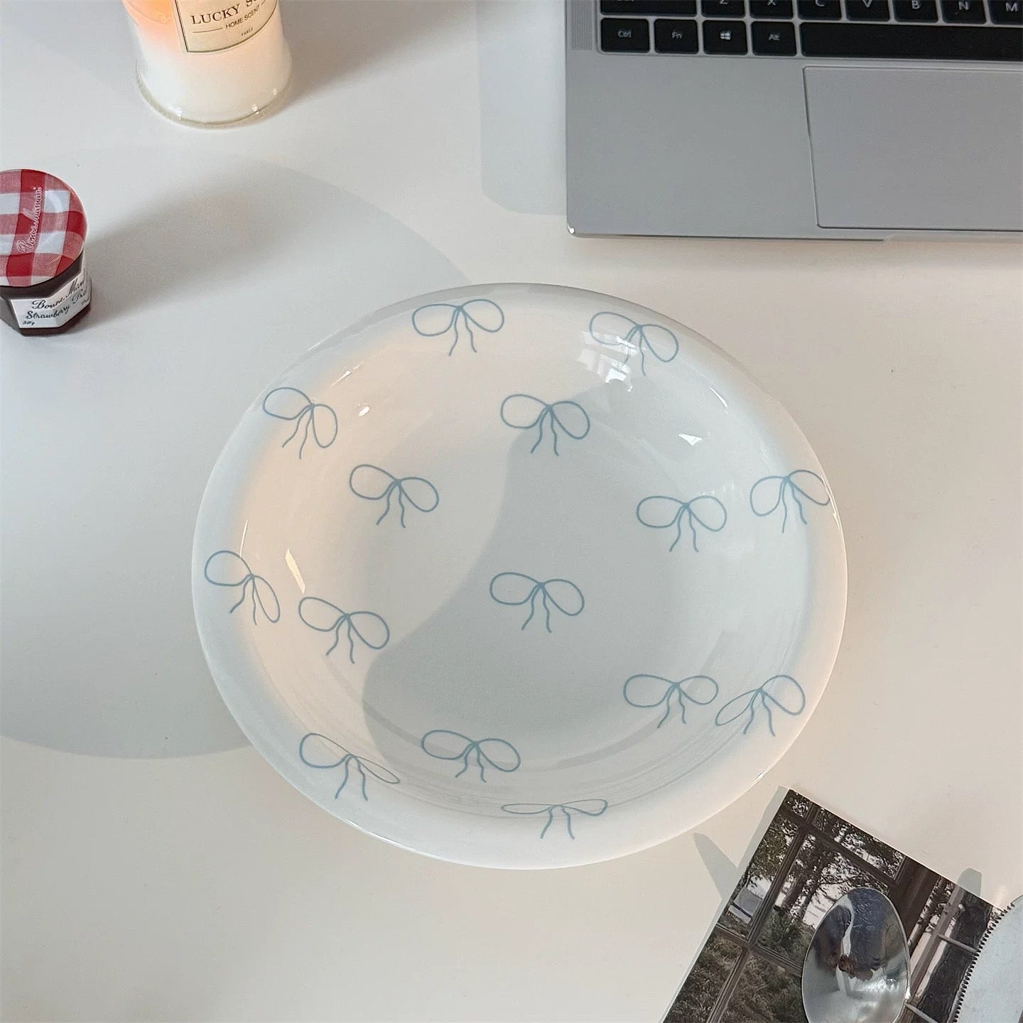 {{ product.title }} - {{ shop.name }}