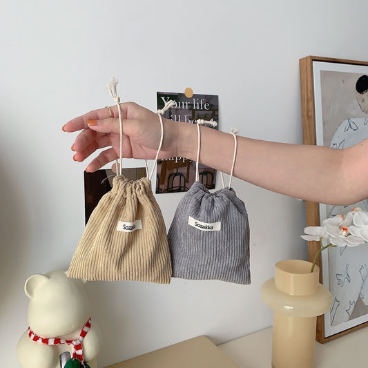 {{ product.title }} - {{ shop.name }}