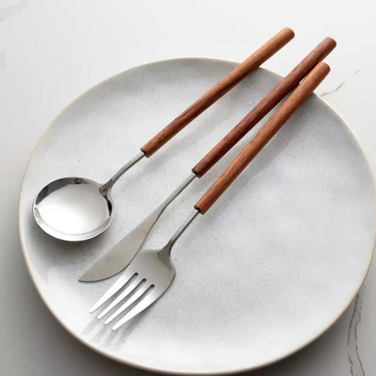 {{ product.title }} - {{ shop.name }}