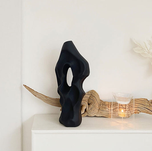 {{ product.title }} - {{ shop.name }}